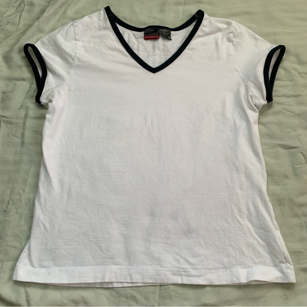 prospirit v-neck white tee with dark accents